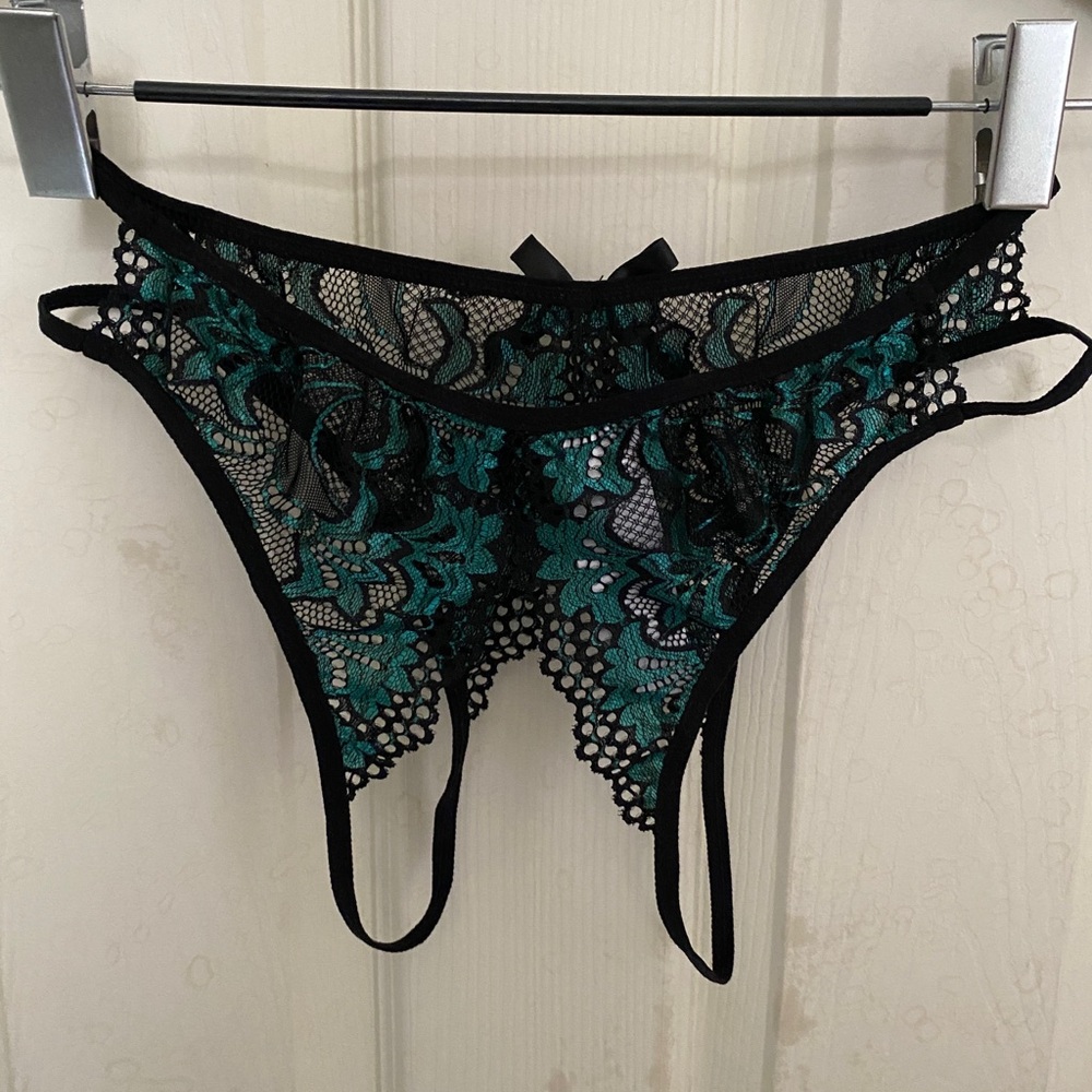 Brand New Never Worn Women’s Green and Black Lace Crotchless Panties